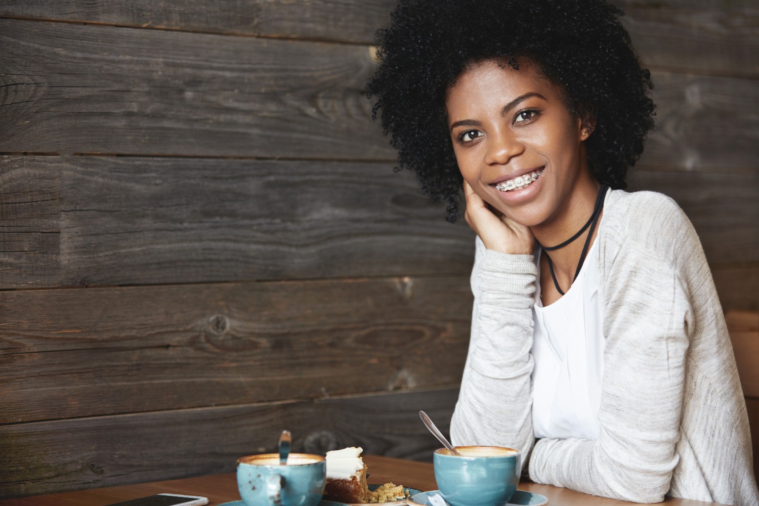 Woman with brace in coffee shop